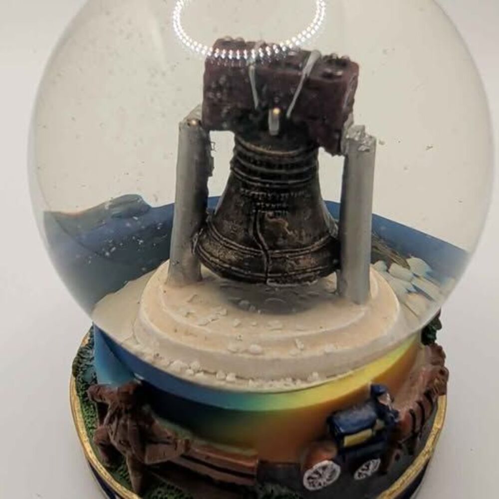 Vintage Philadelphia Liberty Bell Snow Globe